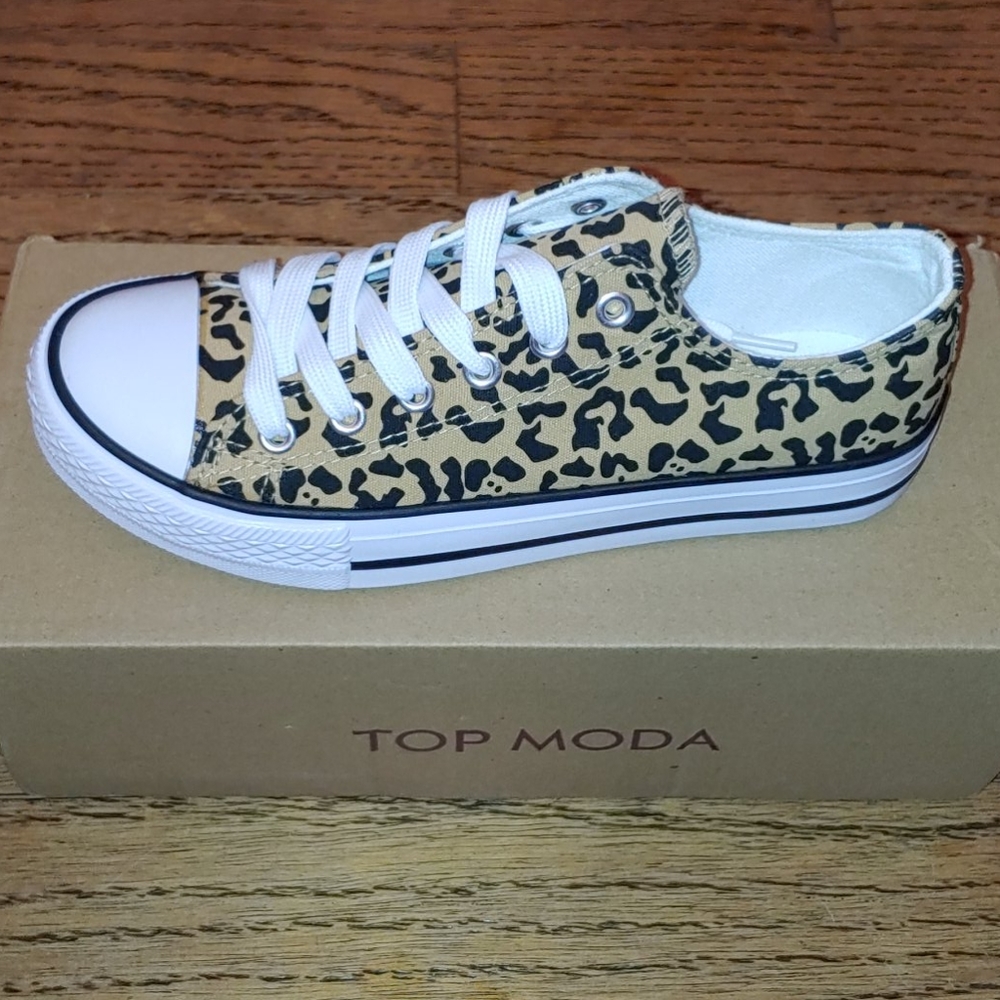 Cheetah lace up sneakers